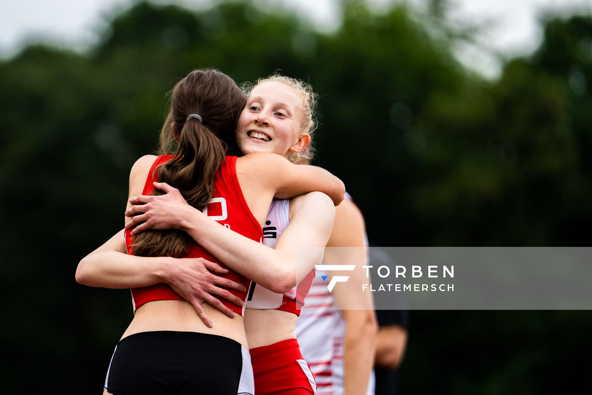 Anna Hense (LG Olympia Dortmund) und Justine Wehner (Sportclub Magdeburg) am 03.06.2022 waehrend der Sparkassen Gala in Regensburg